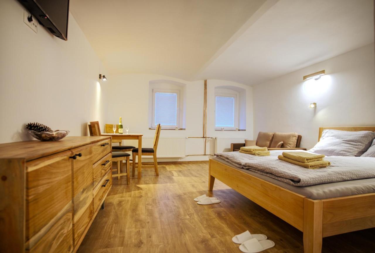 Апартаменты Apartmanek Mezi Kopci Яхимов Экстерьер фото